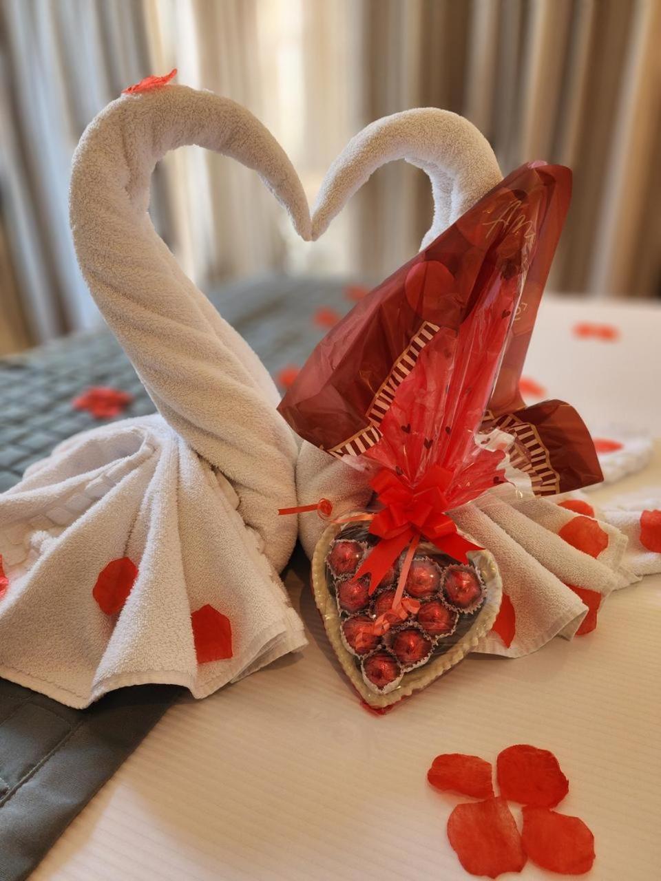 Pousada Luis XV กังโปสดูจอร์เดา ภายนอก รูปภาพ A heart-shaped box of chocolates
