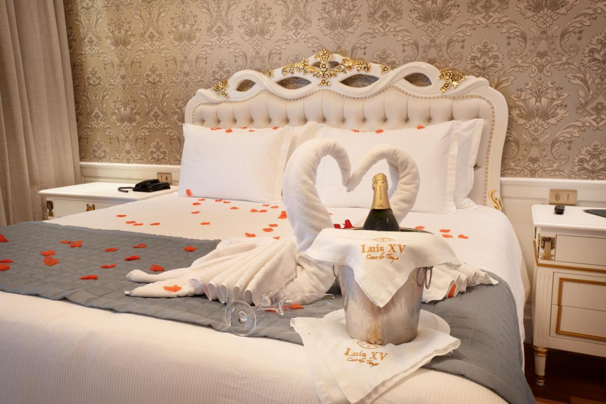 Pousada Luis XV กังโปสดูจอร์เดา ภายนอก รูปภาพ A bedroom at the hotel