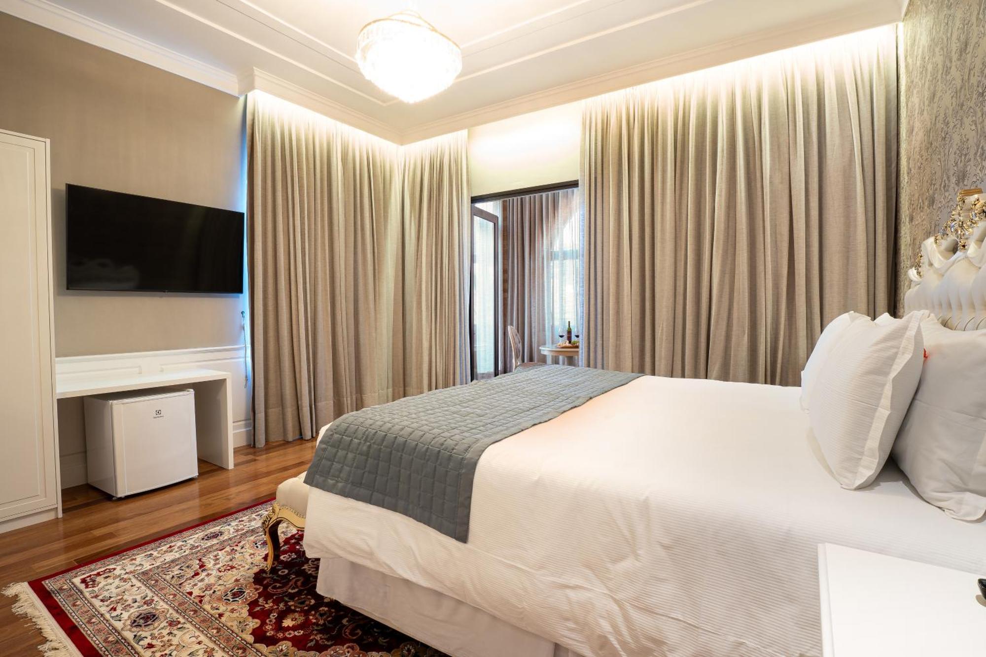 Pousada Luis XV กังโปสดูจอร์เดา ภายนอก รูปภาพ A bedroom at the hotel
