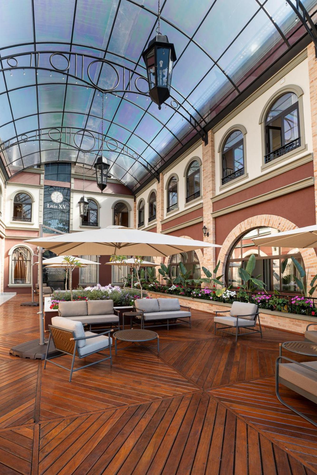 Pousada Luis XV กังโปสดูจอร์เดา ภายนอก รูปภาพ The interior of the hotel