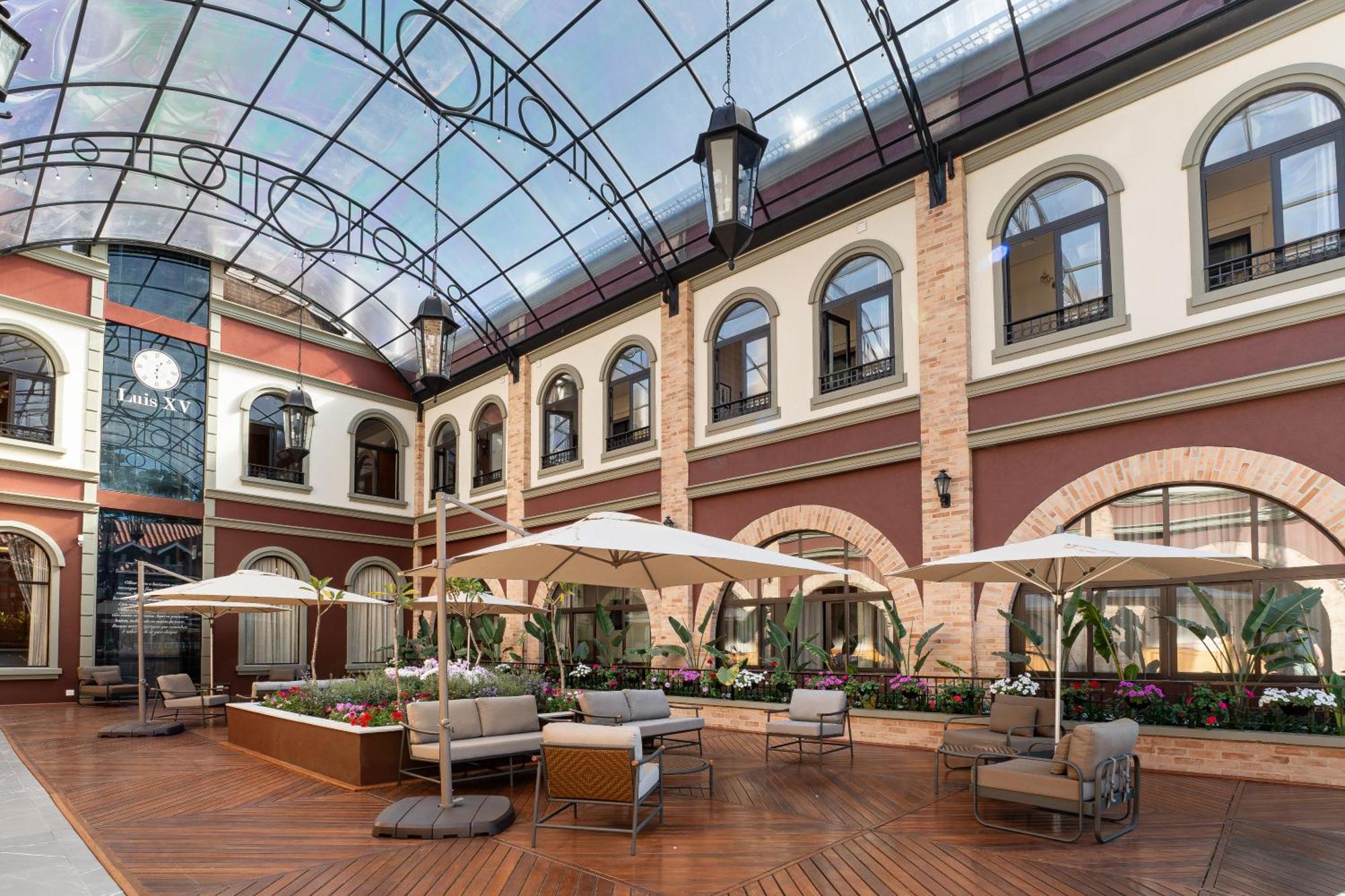 Pousada Luis XV กังโปสดูจอร์เดา ภายนอก รูปภาพ The interior of the hotel
