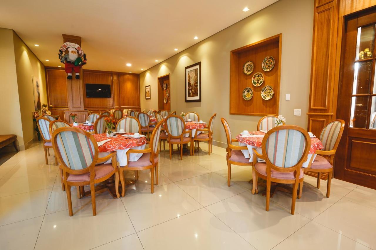 Pousada Luis XV กังโปสดูจอร์เดา ภายนอก รูปภาพ The restaurant at the hotel