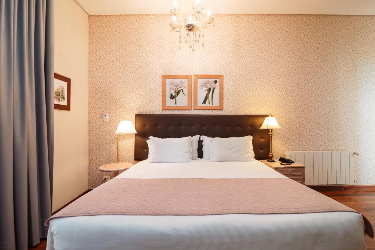 Pousada Luis XV กังโปสดูจอร์เดา ภายนอก รูปภาพ A bedroom at the hotel