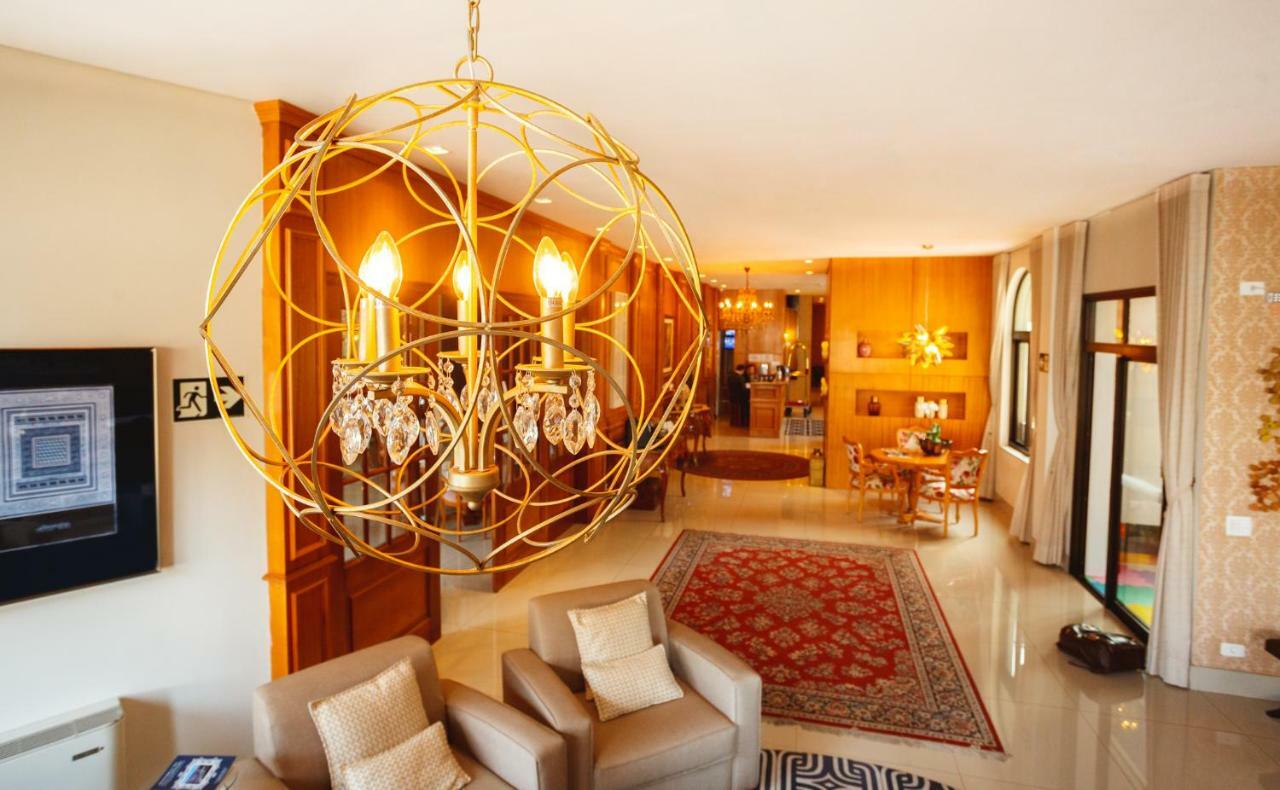 Pousada Luis XV กังโปสดูจอร์เดา ภายนอก รูปภาพ The interior of the hotel