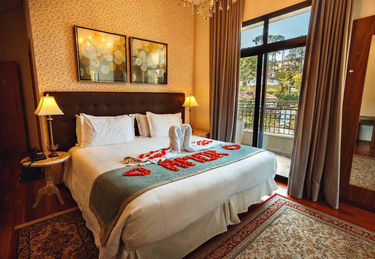 Pousada Luis XV กังโปสดูจอร์เดา ภายนอก รูปภาพ A bedroom at the hotel